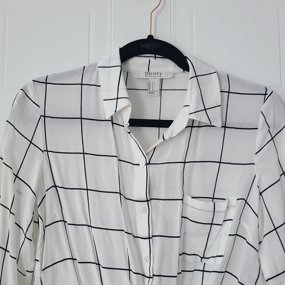 Tie-front Blouse - Picture 4 of 6